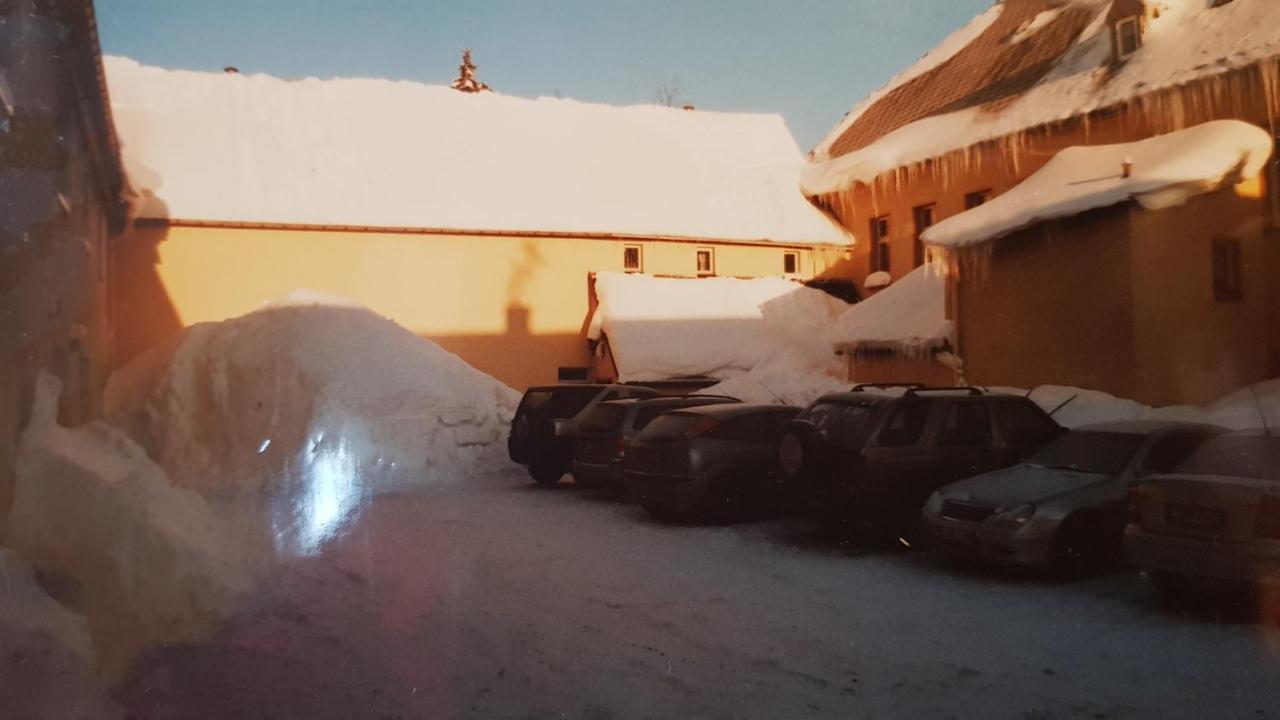 Pension & Gasthof Erbgericht Hoehenlage 850M Marienberg Bagian luar foto